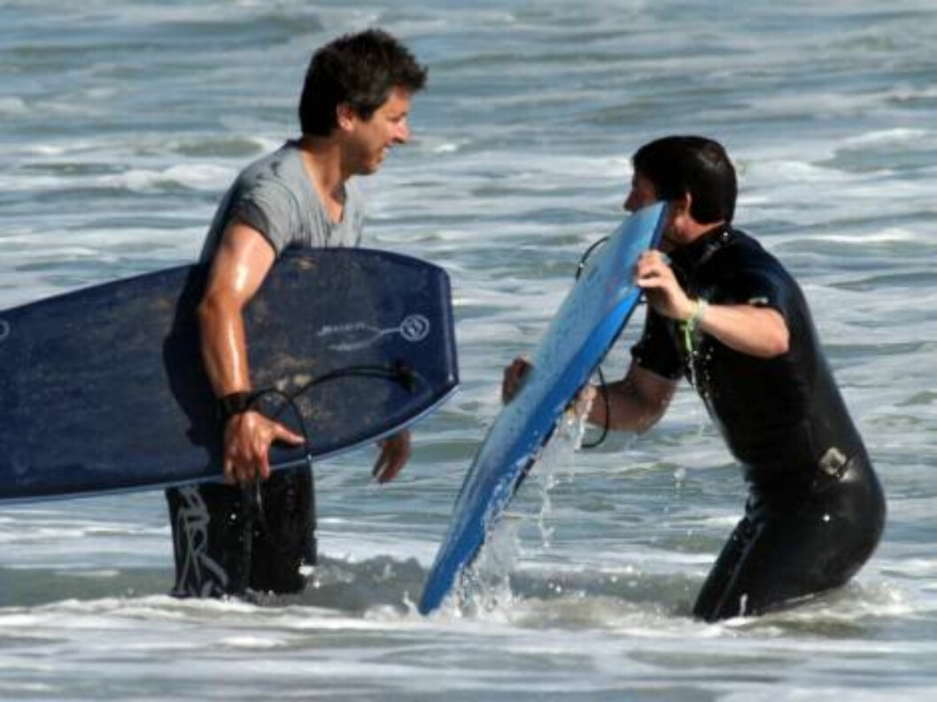 There is a life after Everybody Loves Raymond: Ray Romano bodysurfing in Malibu in front of his 20 million dollar estate. June 5, 2006 X17agency EXCLUSIVE Foto: All Over Press There is a life after Everybody Loves Raymond: Ray Romano bodysurfing in Malibu in front of his 20 million dollar estate. June 5, 2006 X17agency EXCLUSIVE Foto: All Over Press