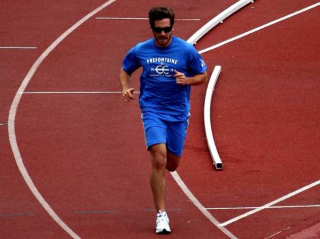 Jake Gyllenhaal running on the track with Ryan Phillipe in Westwood praticing sprint. June 9, 2006 X17agency EXCLUSIVE Foto: All Over Press Jake Gyllenhaal running on the track with Ryan Phillipe in Westwood praticing sprint. June 9, 2006 X17agency EXCLUSIVE Foto: All Over Press
