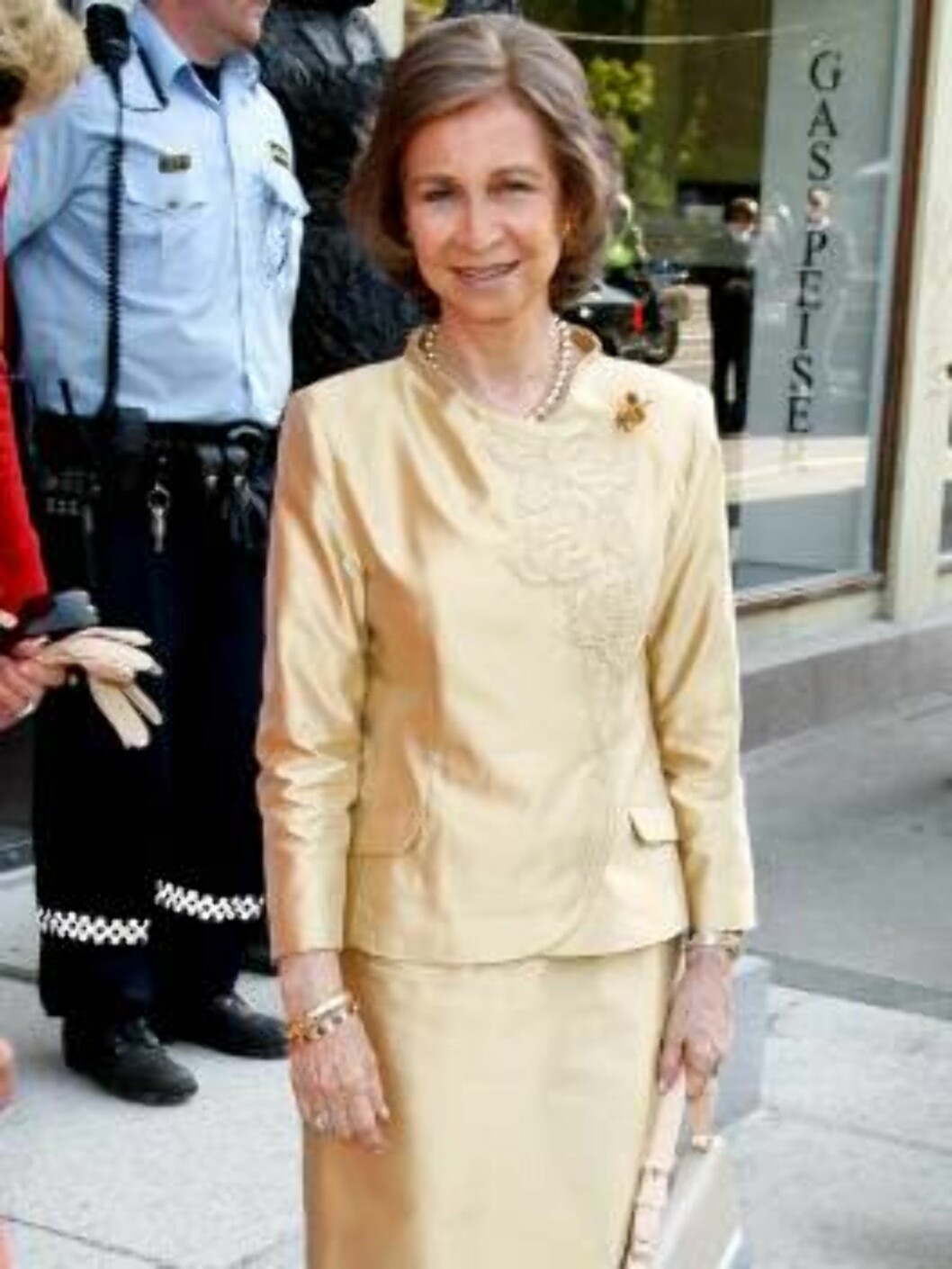 Queen Sonja of Norway & Queen Sofia of Spain visit the Ibsen Museum as part
of the King and Queen of Spain's 3 day State Visit to Norway.
6/6/06 Picture:UK Press (7975-JW) Foto: All Over Press Queen Sonja of Norway & Queen Sofia of Spain visit the Ibsen Museum as part
of the King and Queen of Spain's 3 day State Visit to Norway.
6/6/06 Picture:UK Press (7975-JW) Foto: All Over Press