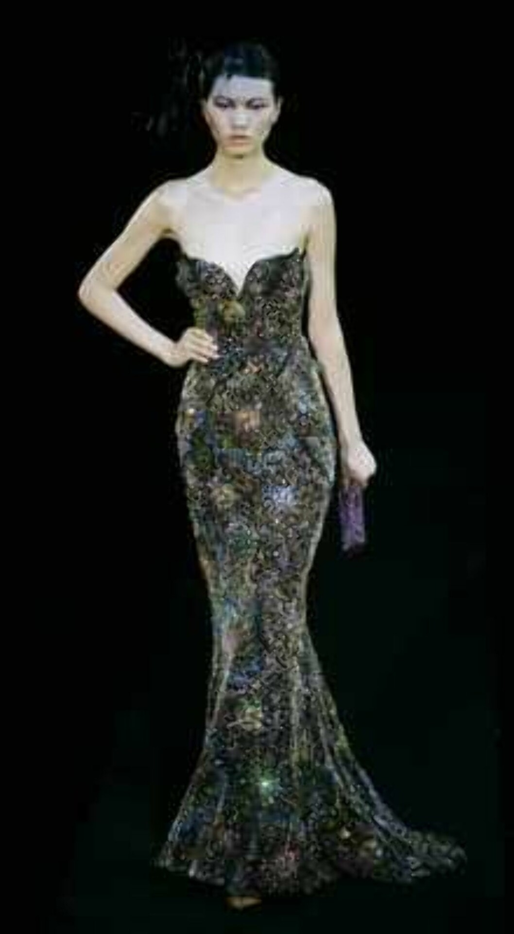 A model presents the creation during the Giorgio Armani Prive Spring-Summer 2006 Haute Couture fashion show in Hong Kong Thursday, March 30, 2006. Giorgio Armani is seeking to expand his fashion empire in China _ a place he says has always inspired his d Foto: AP A model presents the creation during the Giorgio Armani Prive Spring-Summer 2006 Haute Couture fashion show in Hong Kong Thursday, March 30, 2006. Giorgio Armani is seeking to expand his fashion empire in China _ a place he says has always inspired his d Foto: AP