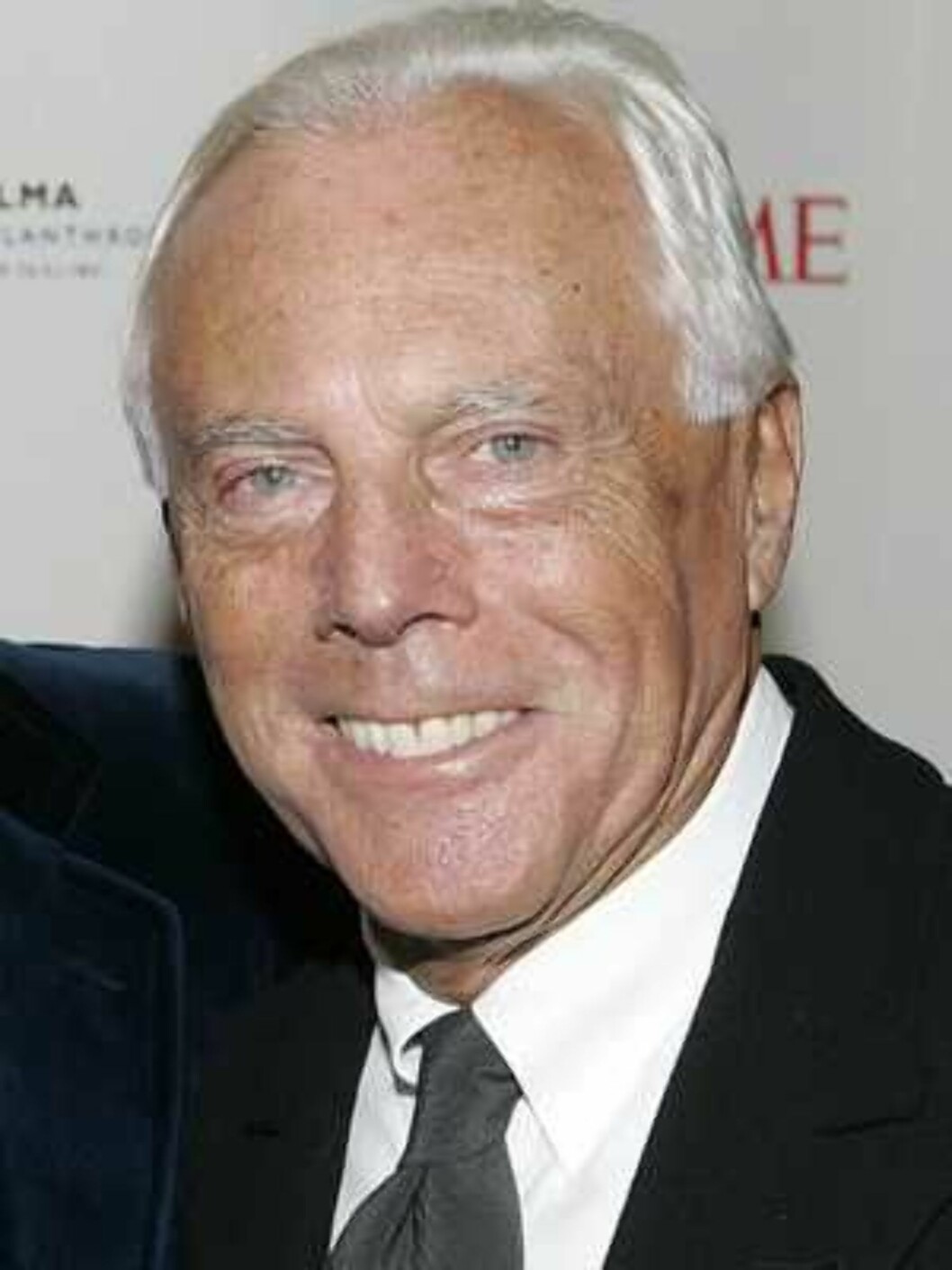 ** FILE ** Giorgio Armani is seen in this Thursday, Nov. 3, 2005 file photo, in New York. Armani wants to expand his fashion empire in China- a place he says has always inspired his designs. (AP Photo/Stephen Chernin) Foto: AP ** FILE ** Giorgio Armani is seen in this Thursday, Nov. 3, 2005 file photo, in New York. Armani wants to expand his fashion empire in China- a place he says has always inspired his designs. (AP Photo/Stephen Chernin) Foto: AP