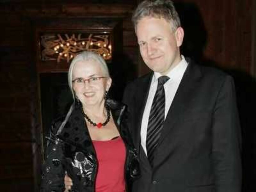 Regjeringsmiddag på Soria Moria - Miljøvernminister Helen Bjørnøy i en drakt fra designeren Leikis. Her sammen med ektemannen Torstein Lalim. Foto: Espen Solli, Se og Hør Regjeringsmiddag på Soria Moria - Miljøvernminister Helen Bjørnøy i en drakt fra designeren Leikis. Her sammen med ektemannen Torstein Lalim. Foto: Espen Solli, Se og Hør