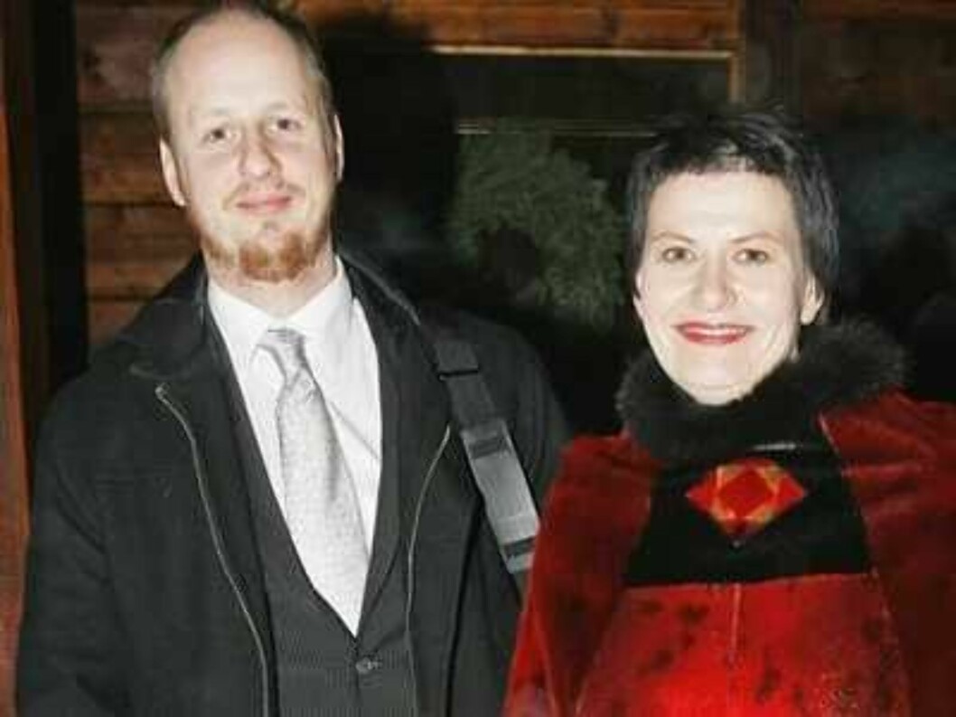 <strong>JULIBRUD:</strong> Ap-nestleder Helga Pedersen står brud den 12. juli med Erik Brenli. Foto: Espen Solli <strong>JULIBRUD:</strong> Ap-nestleder Helga Pedersen står brud den 12. juli med Erik Brenli. Foto: Espen Solli
