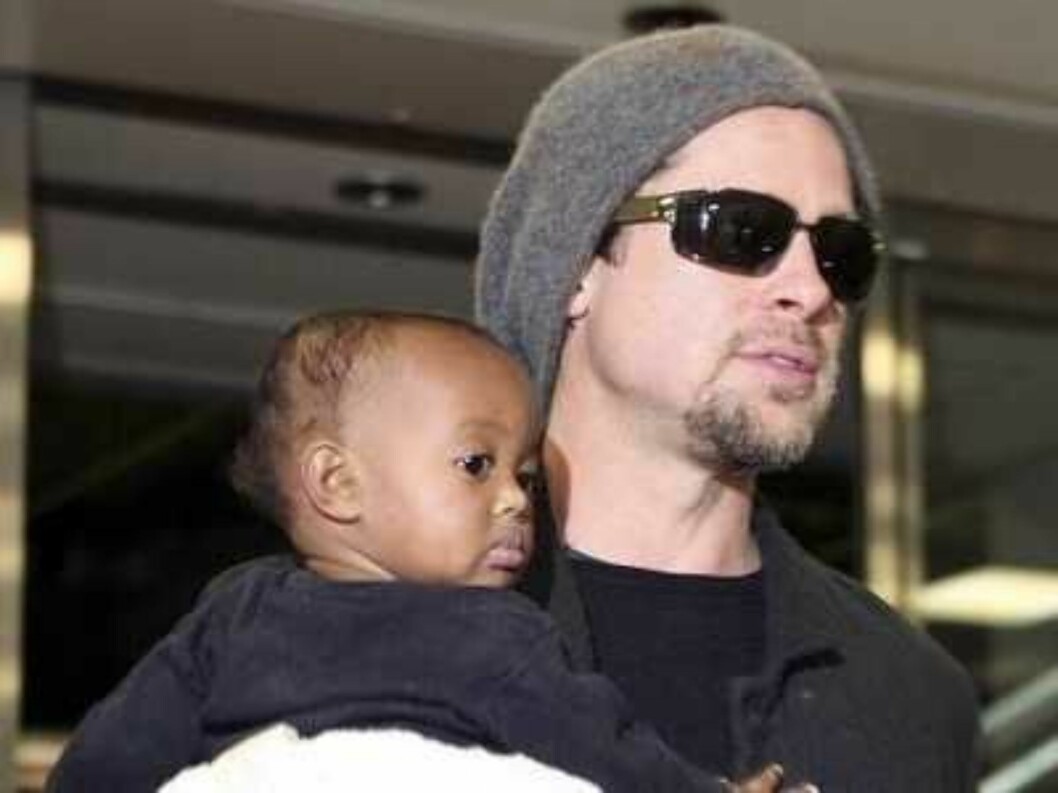 <strong>NARITA, JAPAN - NOVEMBER 27:</strong> (FILE PHOTO) Actor Brad Pitt holds Zahara Marley Jolie (Angelina Jolie's daughter) as they arrive at the New Tokyo International Airport on November 27, 2005 in Narita, Japan. According to reports January 11, 2006, Jolie is Foto: All Over Press <strong>NARITA, JAPAN - NOVEMBER 27:</strong> (FILE PHOTO) Actor Brad Pitt holds Zahara Marley Jolie (Angelina Jolie's daughter) as they arrive at the New Tokyo International Airport on November 27, 2005 in Narita, Japan. According to reports January 11, 2006, Jolie is Foto: All Over Press