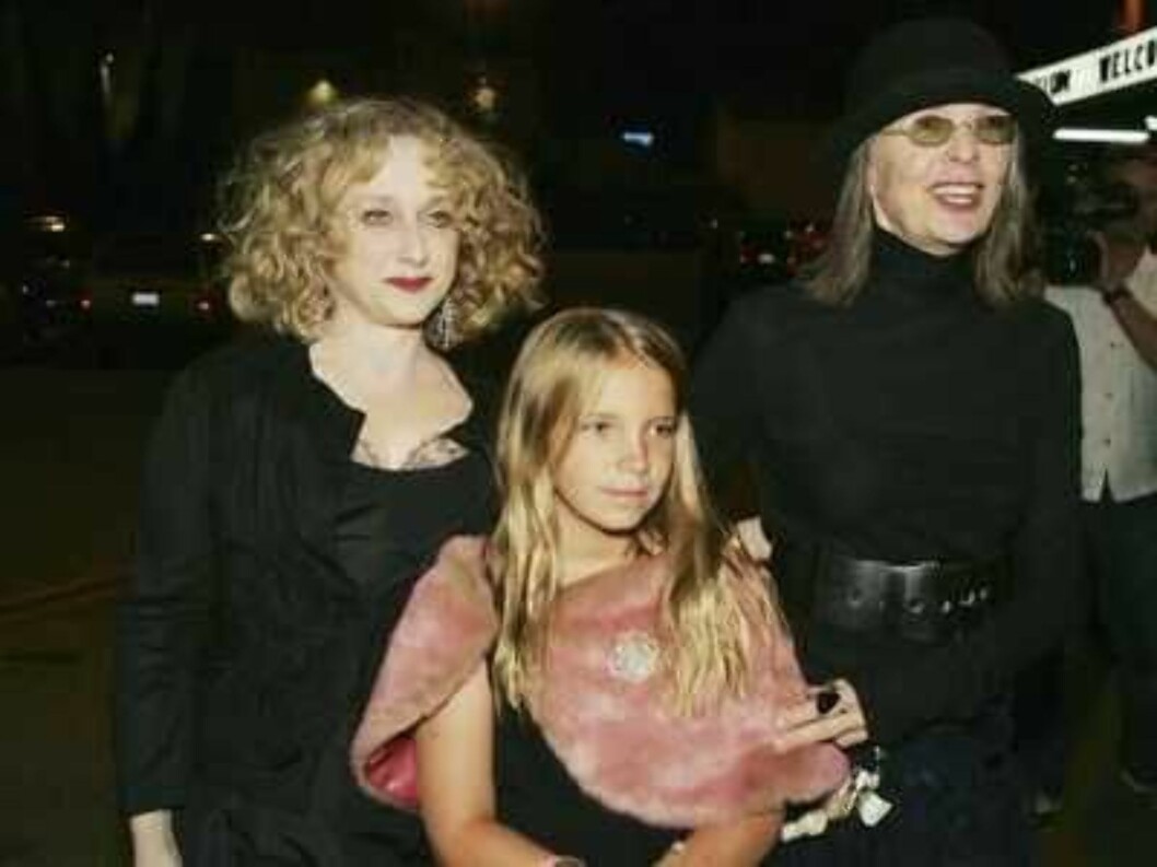 LOS ANGELES - JUNE 22: Actors Carol Kane (L) and Diane Keaton, with her daughter Dexter, arrive at the after party for the premiere of the Broadway musical "Wicked", hosted by Universal Pictures, at the Hollywood Palladium on June 22, 2005 in Los Angeles Foto: All Over Press LOS ANGELES - JUNE 22: Actors Carol Kane (L) and Diane Keaton, with her daughter Dexter, arrive at the after party for the premiere of the Broadway musical "Wicked", hosted by Universal Pictures, at the Hollywood Palladium on June 22, 2005 in Los Angeles Foto: All Over Press