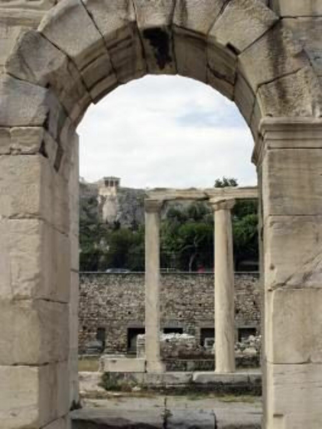Akropolis ligger stolt og vokter over sin by, slik den har gjort det i over 2000 år.
Foto: Thomas Lillehagen Røyert Foto: Se og Hør Akropolis ligger stolt og vokter over sin by, slik den har gjort det i over 2000 år.
Foto: Thomas Lillehagen Røyert Foto: Se og Hør