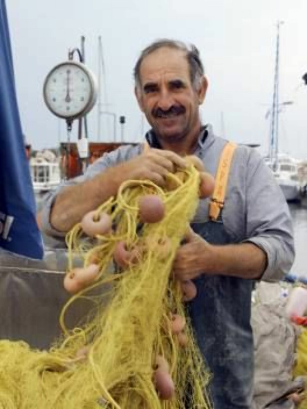 I Glyfada ligger flere offentlige strender og en kjempekoselig fiskehavn. Her kan du bade eller slå av en prat med de lokale fiskerene når de kommer inn med dagens fangst. Bydelen har også et trendy og moderne lite sentrum. Hvor du både finner spennen Foto: Se og Hør I Glyfada ligger flere offentlige strender og en kjempekoselig fiskehavn. Her kan du bade eller slå av en prat med de lokale fiskerene når de kommer inn med dagens fangst. Bydelen har også et trendy og moderne lite sentrum. Hvor du både finner spennen Foto: Se og Hør