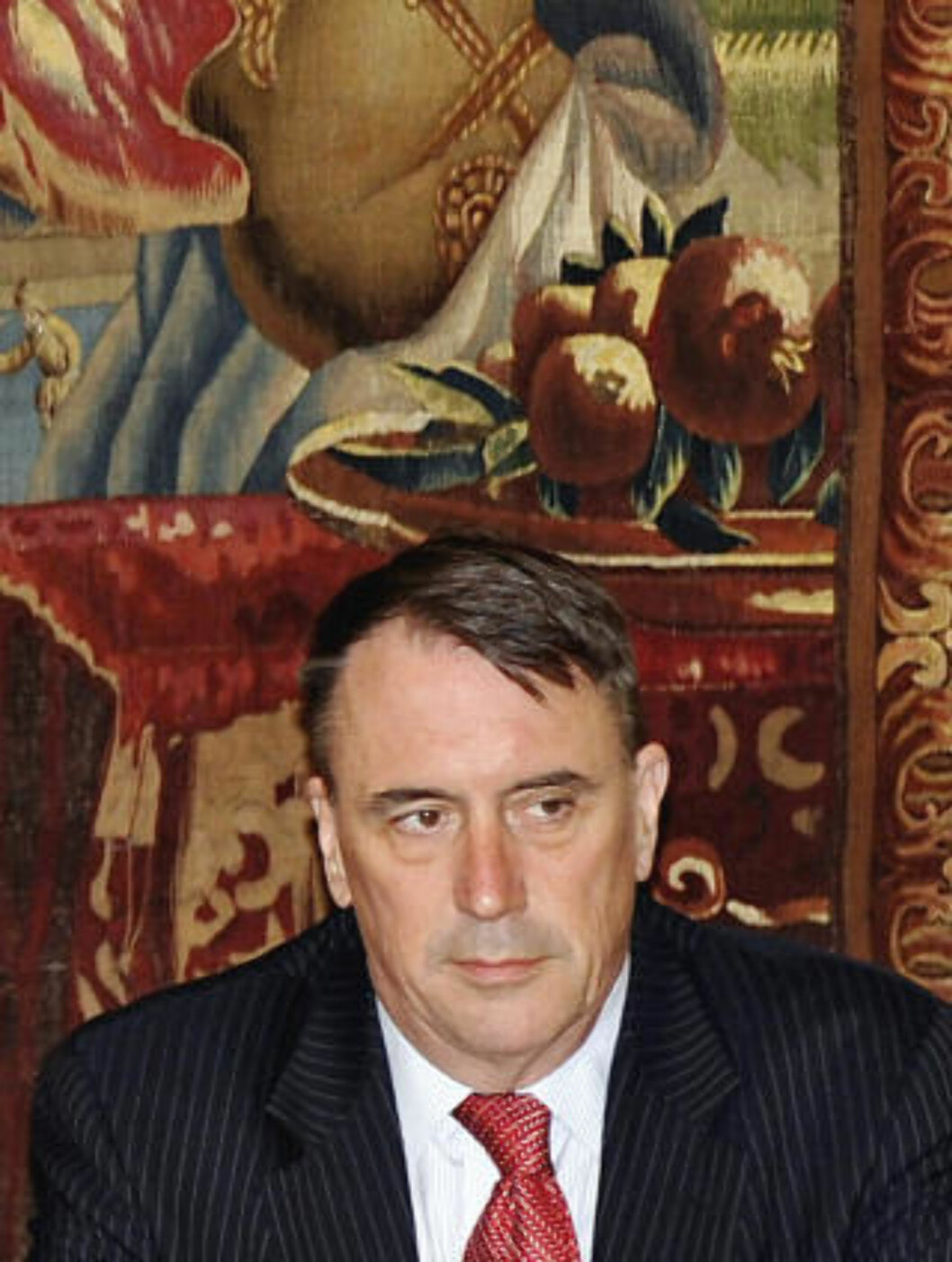 <strong>SKJØVET UT:</strong> Den tidligere FN-diplomaten Peter Galbraith ville gå hardere til verks mot president Karzai etter fjorårets valgfusk. Det fikk han ikke støtte til, og måtte gå fra jobben. Foto: AFP PHOTO DDP/ JOERG KOCH/SCANPIX <strong>SKJØVET UT:</strong> Den tidligere FN-diplomaten Peter Galbraith ville gå hardere til verks mot president Karzai etter fjorårets valgfusk. Det fikk han ikke støtte til, og måtte gå fra jobben. Foto: AFP PHOTO DDP/ JOERG KOCH/SCANPIX