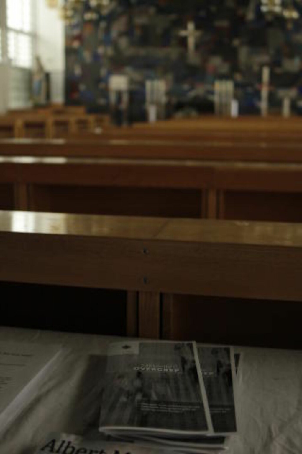 SEKSUELLE OVERGREP: Det er i dag lagt ut informasjonsbrosjyrer om seksuelle overgrep i St. Olavs domkrike i Trondheim i dag. Foto: RON HOLAN SEKSUELLE OVERGREP: Det er i dag lagt ut informasjonsbrosjyrer om seksuelle overgrep i St. Olavs domkrike i Trondheim i dag. Foto: RON HOLAN