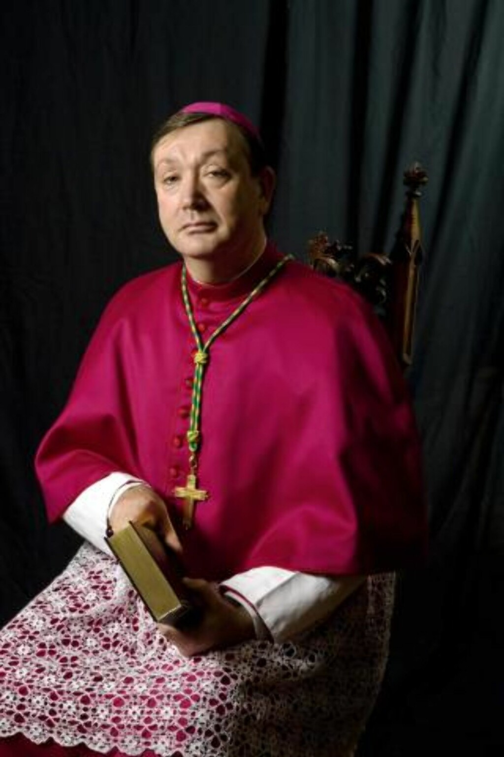 SENDER PENGER: Biskop Bernt Eidsvig (bildet) innrømmer at bispedømmet i Norget fremdeles utbetaler over 8000 kroner i måneden til Georg Müller. Foto: katolsk.no SENDER PENGER: Biskop Bernt Eidsvig (bildet) innrømmer at bispedømmet i Norget fremdeles utbetaler over 8000 kroner i måneden til Georg Müller. Foto: katolsk.no
