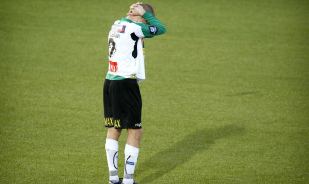 ... TIL HELVETE: Frode Lafton depper etter eliteseriekampen i fotball mellom Hønefoss og Kongsvinger i Hønefoss. Foto: Erlend Aas / Scanpix ... TIL HELVETE: Frode Lafton depper etter eliteseriekampen i fotball mellom Hønefoss og Kongsvinger i Hønefoss. Foto: Erlend Aas / Scanpix