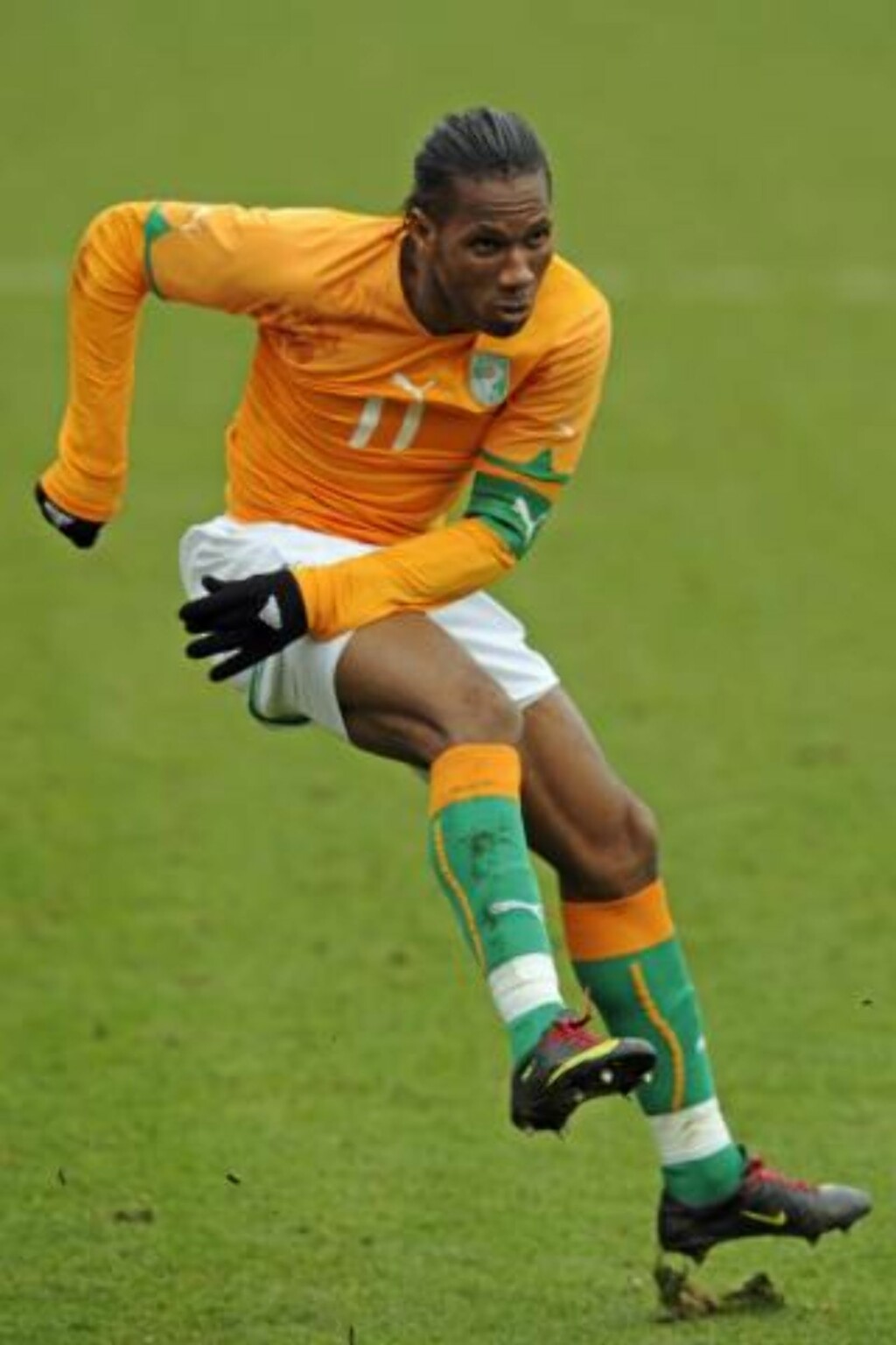 GODT LAG: Didier Drogba er en av superstjernen på det ivorianske laget Sollied gjerne skulle trent. Foto: AP/Tom Hevezi GODT LAG: Didier Drogba er en av superstjernen på det ivorianske laget Sollied gjerne skulle trent. Foto: AP/Tom Hevezi