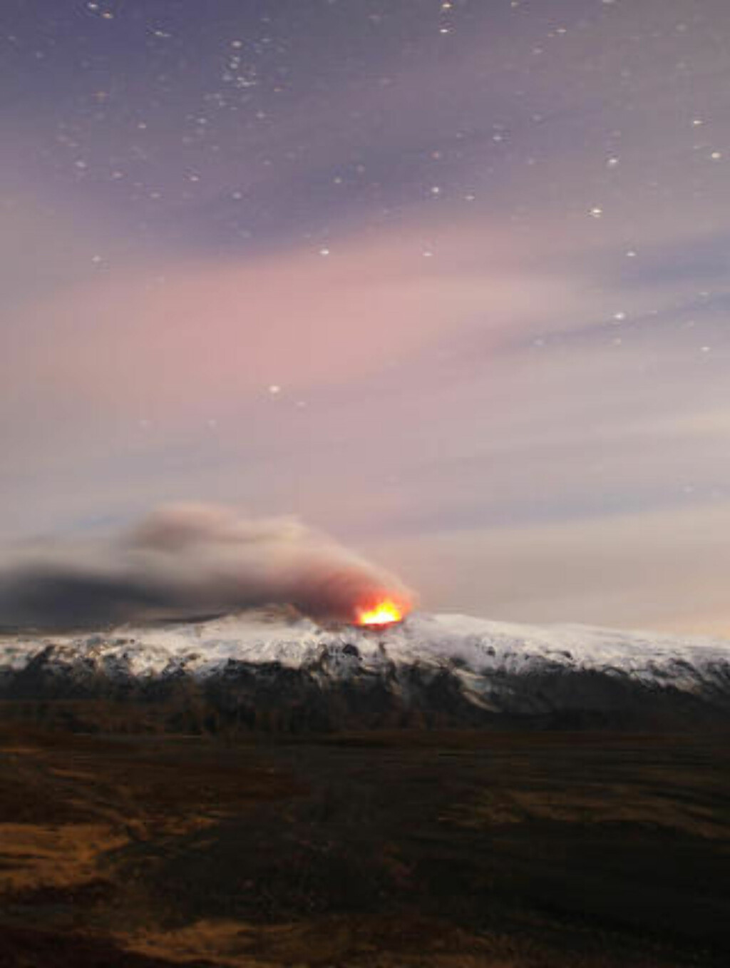 LAMMET EUROPA: Eyjafjallajökull under utbrudd er et malerisk skue, men vulkanen har den siste uka forårsaket enorme problemer for den europeiske flytrafikken. Foto: LUCAS JACKSON/REUTERS/SCANPIX LAMMET EUROPA: Eyjafjallajökull under utbrudd er et malerisk skue, men vulkanen har den siste uka forårsaket enorme problemer for den europeiske flytrafikken. Foto: LUCAS JACKSON/REUTERS/SCANPIX