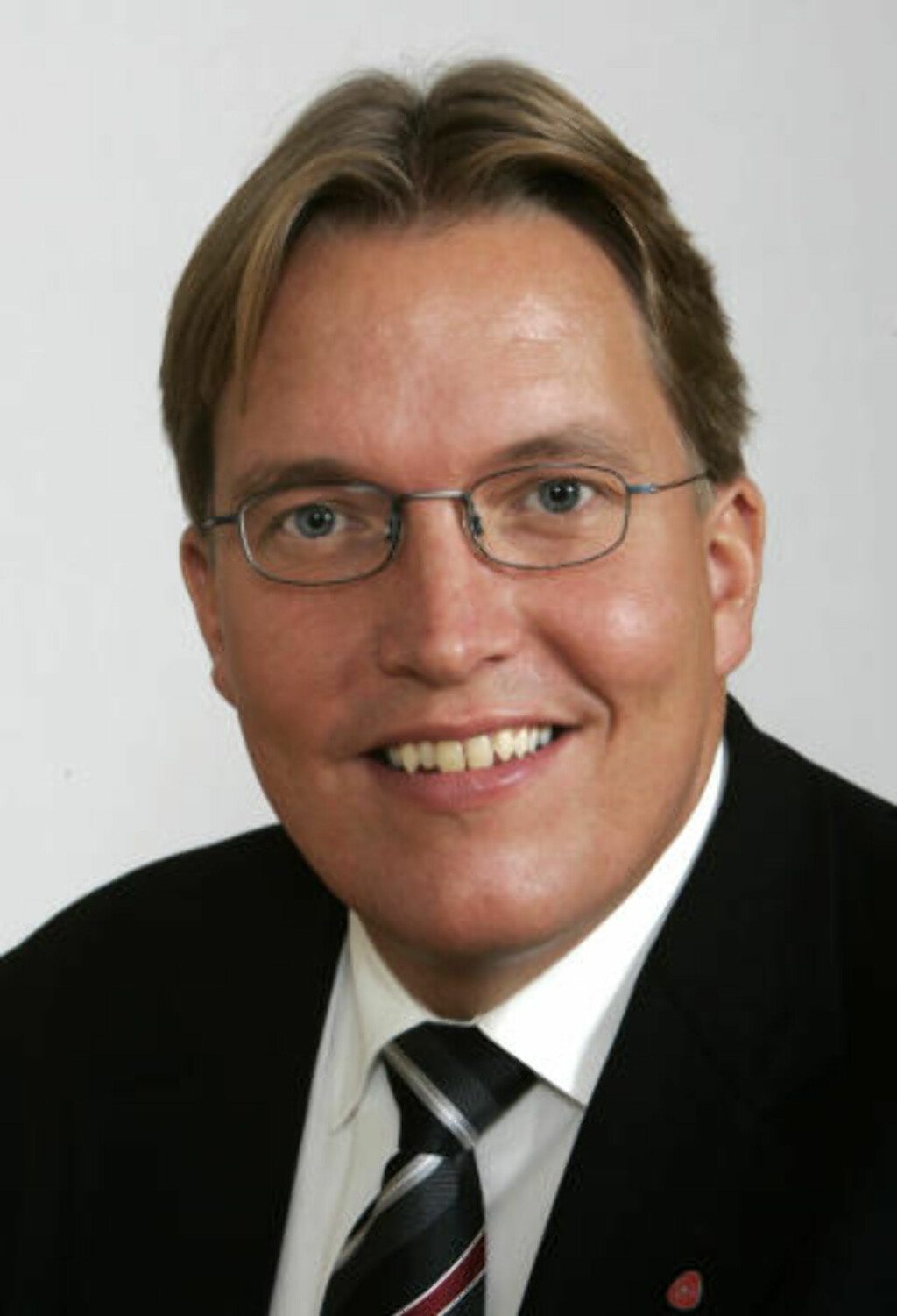 VIL HJEM: Sverre Myrli ( Ap ) er blant delegatene som nå tvinner tomler i Dubai.
Foto: Bjørn Sigurdsøn / SCANPIX VIL HJEM: Sverre Myrli ( Ap ) er blant delegatene som nå tvinner tomler i Dubai.
Foto: Bjørn Sigurdsøn / SCANPIX