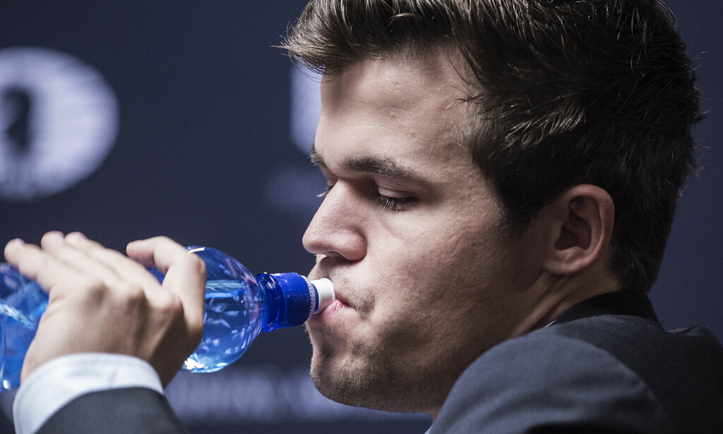 KONSENTRERT: Carlsen under partiet mot Karjakin. Foto: Hans Arne Vedlog/Dagbladet KONSENTRERT: Carlsen under partiet mot Karjakin. Foto: Hans Arne Vedlog/Dagbladet