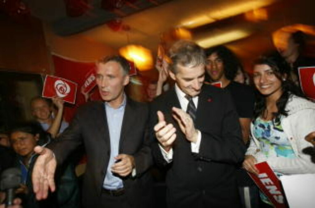 TJUVSTART: Jens Stoltenberg og Jonas Gahr Støre var på plass da AUF feiret valgseier tirsdag. I dag tapte de. FOTO: HANS ARNE VEDLOG TJUVSTART: Jens Stoltenberg og Jonas Gahr Støre var på plass da AUF feiret valgseier tirsdag. I dag tapte de. FOTO: HANS ARNE VEDLOG