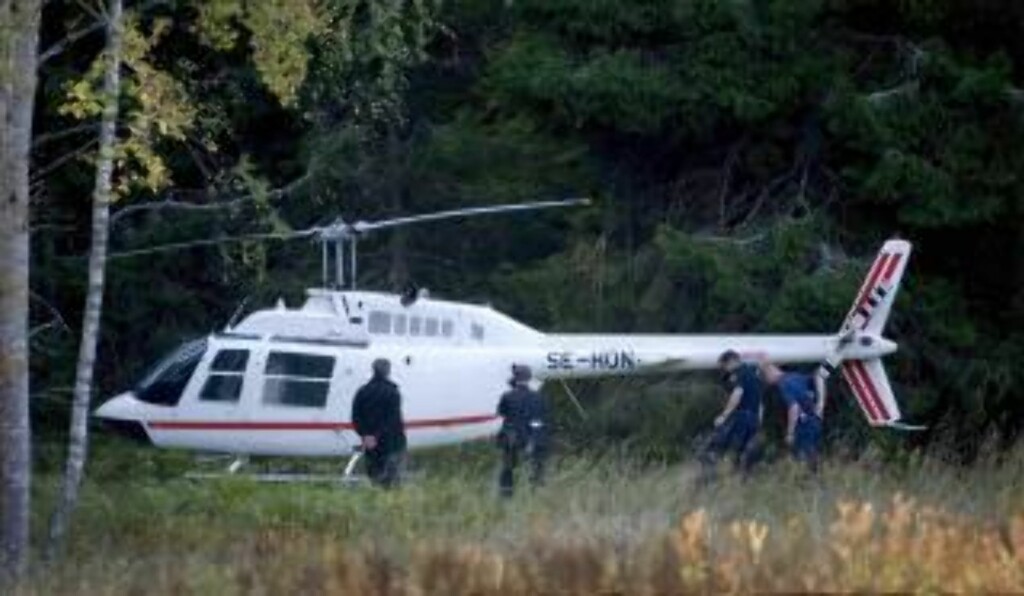 FUNNET: Helikopteret ranerne stjal og brukte under ranet er funnet tre mil utenfor Stockholm. Foto: EPA/MAJA SUSLIN/Scanpix FUNNET: Helikopteret ranerne stjal og brukte under ranet er funnet tre mil utenfor Stockholm. Foto: EPA/MAJA SUSLIN/Scanpix