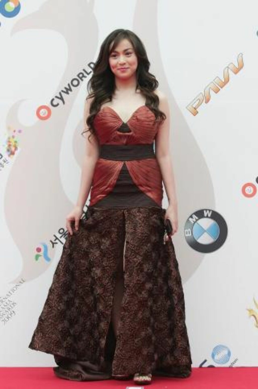 POPULÆR: Den filippinske skuespilleren Cristine Reyes er stor stjerne på Filippinene. Her ankommer hun på Seoul International Drama Awards 11. september i år for å promotere sin nyeste TV-serie, "Bedspacer".Foto: EPA/KIM HEE-CHUL POPULÆR: Den filippinske skuespilleren Cristine Reyes er stor stjerne på Filippinene. Her ankommer hun på Seoul International Drama Awards 11. september i år for å promotere sin nyeste TV-serie, "Bedspacer".Foto: EPA/KIM HEE-CHUL