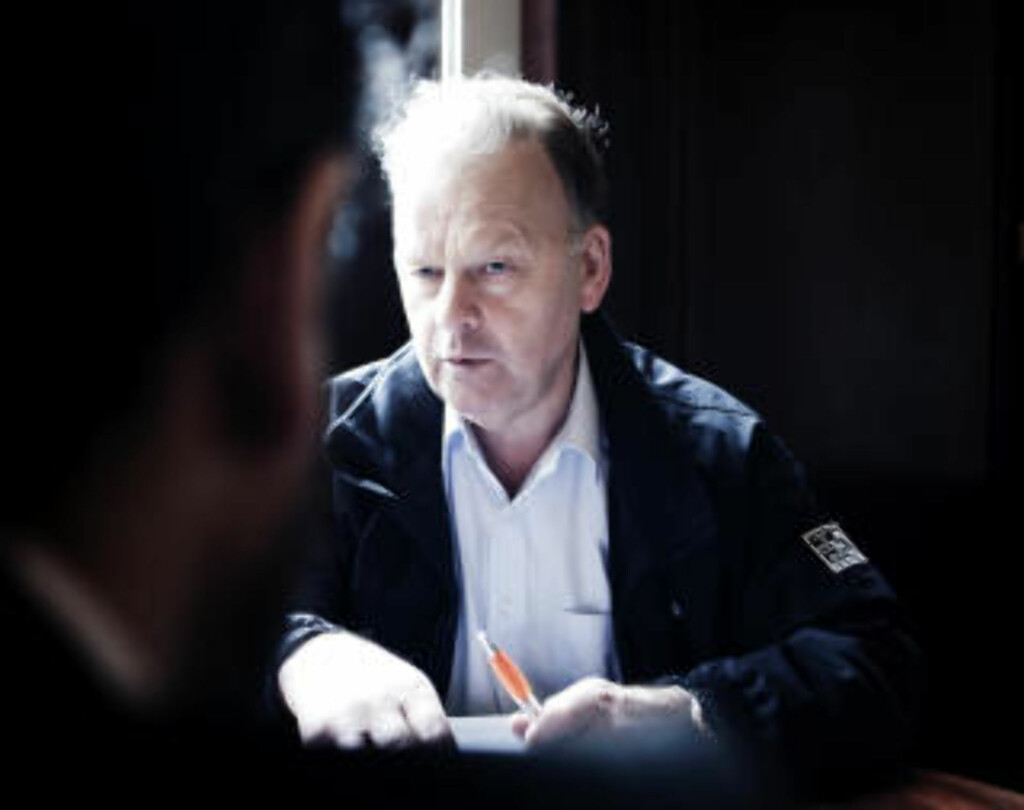 SKEPTISK: Tidligere politioverbetjent Finn Abrahamsen etterforsket atentatforsøkene mot ekteparet Paust. Han har ingen tro på at deres yrkesliv hadde noe med drapene å gjøre. Foto: Sveinung U. Ystad/Dagbladet SKEPTISK: Tidligere politioverbetjent Finn Abrahamsen etterforsket atentatforsøkene mot ekteparet Paust. Han har ingen tro på at deres yrkesliv hadde noe med drapene å gjøre. Foto: Sveinung U. Ystad/Dagbladet