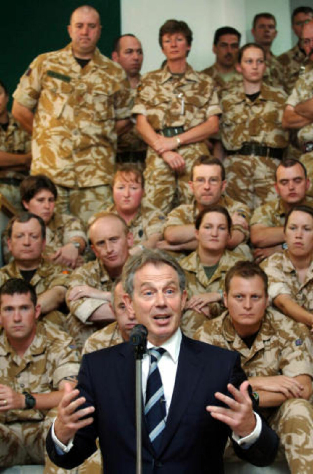 FOR DÅRLIG RESEARCH? Tony Blair, her under en tale til britiske soldater i Basra i 2007, får kjeft i en ny rapport. Foto: AFP/Scanpix/Stefan Rousseau FOR DÅRLIG RESEARCH? Tony Blair, her under en tale til britiske soldater i Basra i 2007, får kjeft i en ny rapport. Foto: AFP/Scanpix/Stefan Rousseau
