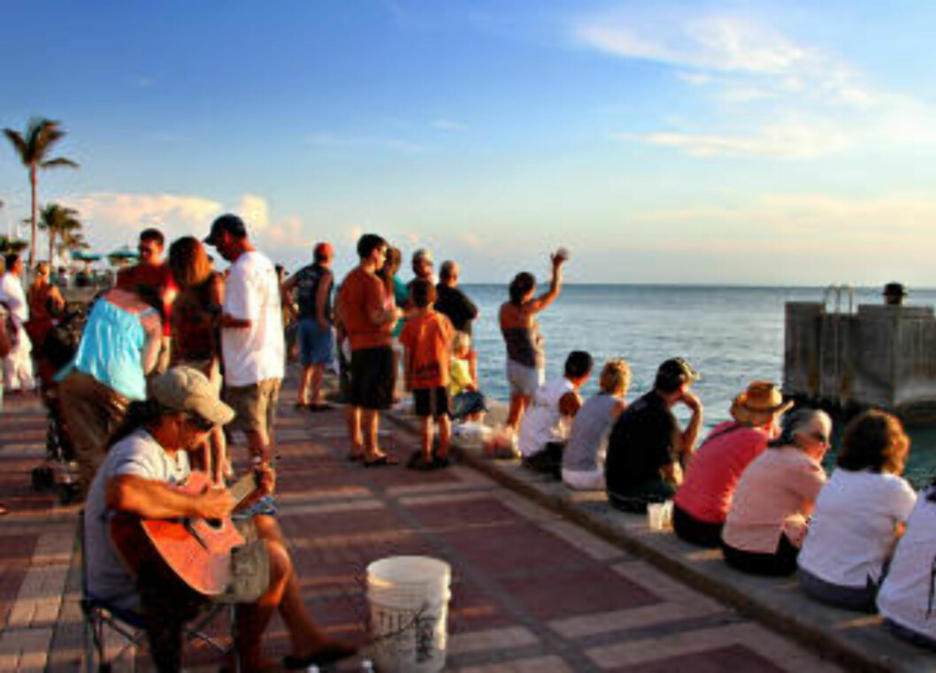 <strong>KEY WEST:</strong> Solnedgangen feires med en fest hver eneste dag på Mallory Square, en av USAs hyggeligste byer.
Foto: Kirsten M. Buzzi <strong>KEY WEST:</strong> Solnedgangen feires med en fest hver eneste dag på Mallory Square, en av USAs hyggeligste byer.
Foto: Kirsten M. Buzzi
