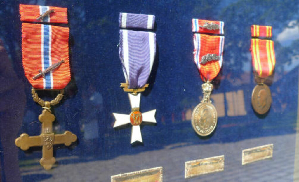 SJELDEN: Det er 60 år siden sist medaljem ble tildelt. Det er den til venstre. I alt har 273 personer fått utmerkelsen for sin innsats under Den andre verdenskrig. Nå vil også særskilt heltemot under nyere konflikter kunne kvalifisere til medaljen. Foto: Kristoffer Egeberg SJELDEN: Det er 60 år siden sist medaljem ble tildelt. Det er den til venstre. I alt har 273 personer fått utmerkelsen for sin innsats under Den andre verdenskrig. Nå vil også særskilt heltemot under nyere konflikter kunne kvalifisere til medaljen. Foto: Kristoffer Egeberg