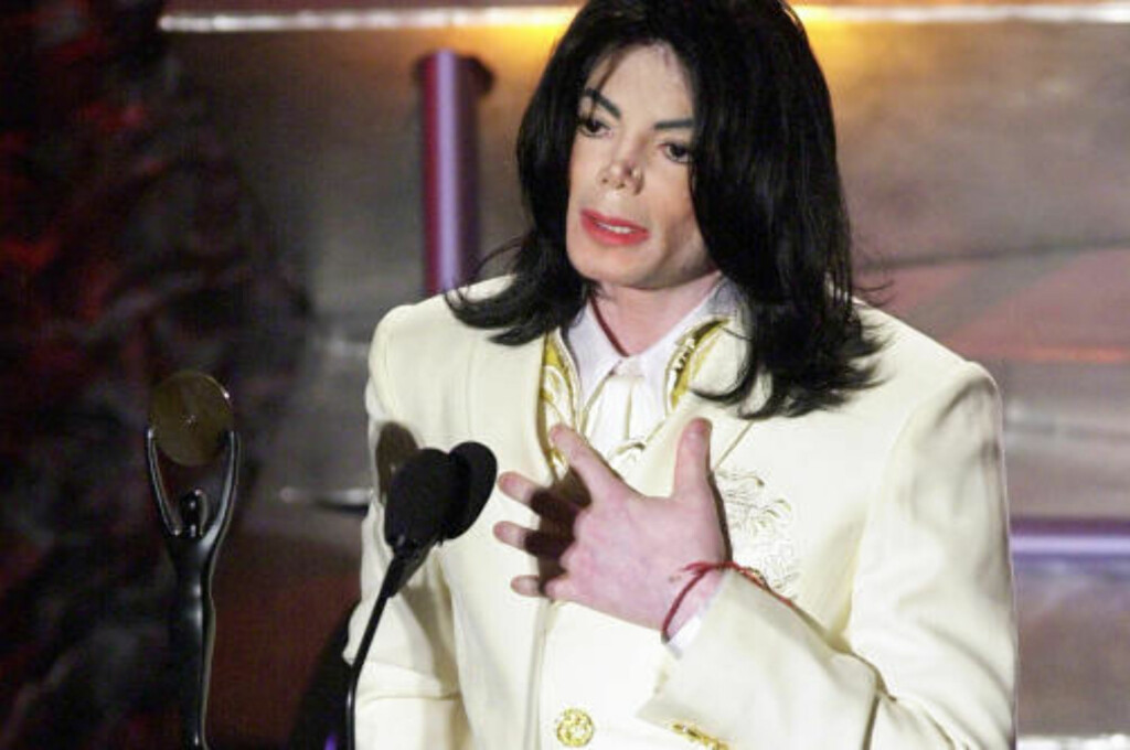 SUVEREN: Tross braksuksessen kan den norske gruppa foreløpig lite gjøre for å tukte Michael Jackson. Den avdøde popkongen topper for femte uke på rad den britiske albumlista med samleplata «The Essential». Foto: STAN HONDA/AFP/SCANPIX SUVEREN: Tross braksuksessen kan den norske gruppa foreløpig lite gjøre for å tukte Michael Jackson. Den avdøde popkongen topper for femte uke på rad den britiske albumlista med samleplata «The Essential». Foto: STAN HONDA/AFP/SCANPIX