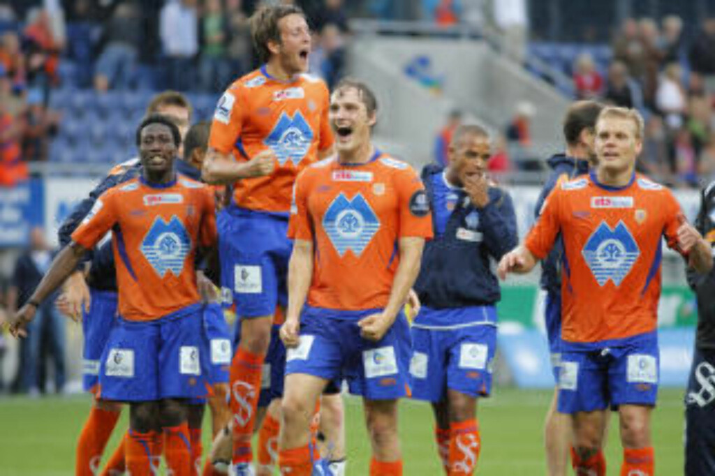 ÅLESUND 20090808:
Aalesundspillerne Demar Phillips (t.v.), Jonatan Tollås, Ville Jalasto og Johan Arneng jubler etter 3-1 seieren i kvartfinalen i cupen mellom Aalesund og Stabæk på Color Line Stadion i Ålesund lørdag.
Foto: Svein Ove Ekornesvåg / SCANPIX ÅLESUND 20090808:
Aalesundspillerne Demar Phillips (t.v.), Jonatan Tollås, Ville Jalasto og Johan Arneng jubler etter 3-1 seieren i kvartfinalen i cupen mellom Aalesund og Stabæk på Color Line Stadion i Ålesund lørdag.
Foto: Svein Ove Ekornesvåg / SCANPIX