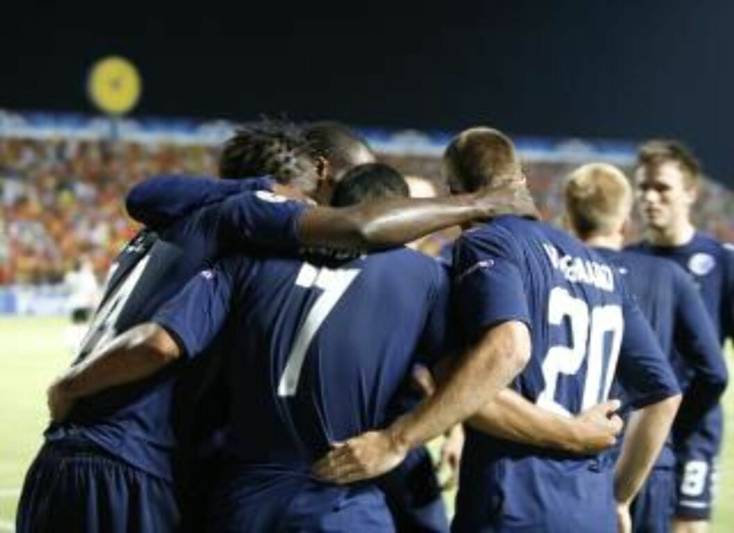 <strong>KORTVARIG GLEDE:</strong> FCK-spillerne feirer målet til Dame N'Doye - men Apoel slo tilbake og gikk videre. Foto: EPA <strong>KORTVARIG GLEDE:</strong> FCK-spillerne feirer målet til Dame N'Doye - men Apoel slo tilbake og gikk videre. Foto: EPA