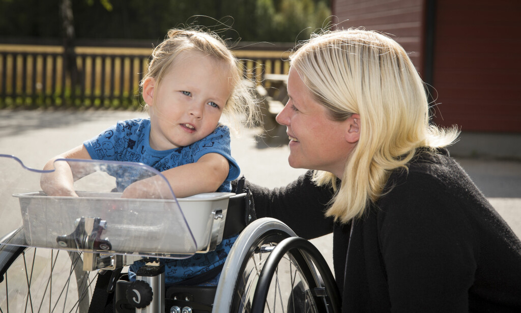 HAR TROEN: - Jeg klamrer meg til håpet, sier Silje Andersen. Datteren Emma har CP, men skal nå på en lang reise til USA for å bli operert. HAR TROEN: - Jeg klamrer meg til håpet, sier Silje Andersen. Datteren Emma har CP, men skal nå på en lang reise til USA for å bli operert.