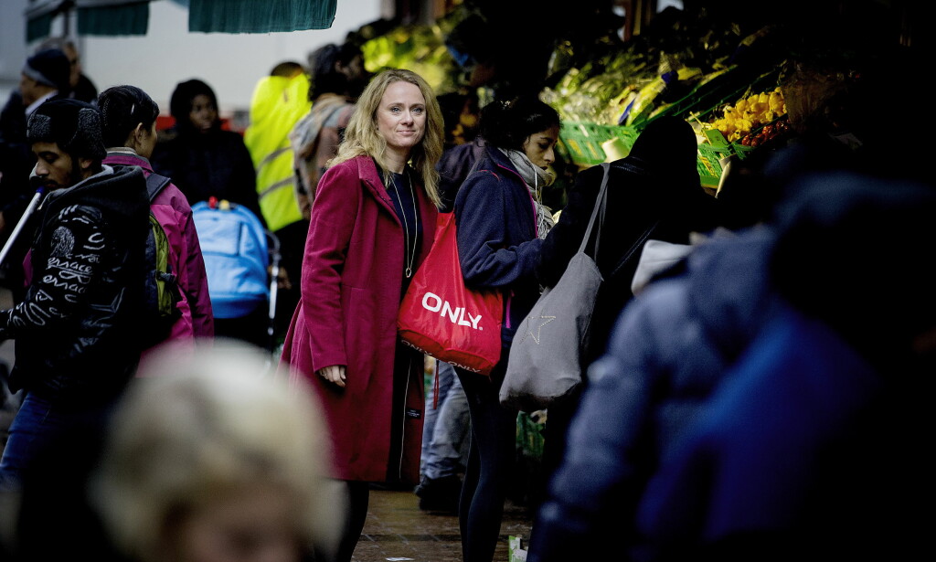 UT AV FATTIGDOM: Arbeids- og sosialminister Anniken Hauglie innfører tiltak for å forhindre at unge innvandrere reproduserer fattigdom. Foto: Bjørn Langsem / Dagbladet UT AV FATTIGDOM: Arbeids- og sosialminister Anniken Hauglie innfører tiltak for å forhindre at unge innvandrere reproduserer fattigdom. Foto: Bjørn Langsem / Dagbladet