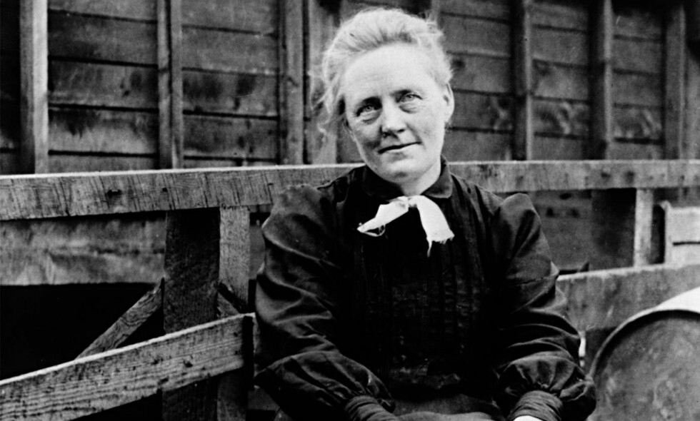 Mother Foss: Hærlandsjenta Thea Christiansen (seinere Foss) ble en respektert forretningsgründer og et midtpunkt i det norske miljøet i Tacoma, Washington. Mother Foss: Hærlandsjenta Thea Christiansen (seinere Foss) ble en respektert forretningsgründer og et midtpunkt i det norske miljøet i Tacoma, Washington.