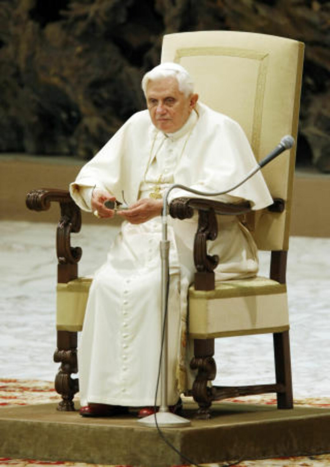 <strong>STORM:</strong> Pave Benedict XVIs rehabilitering av Williamson og andre medlemmer av SSPX skapte storm. Foto: AP Photo/Andrew Medichini/SCANPIX <strong>STORM:</strong> Pave Benedict XVIs rehabilitering av Williamson og andre medlemmer av SSPX skapte storm. Foto: AP Photo/Andrew Medichini/SCANPIX