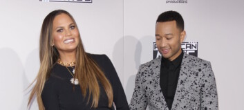 Chrissy Teigen kom i kveldens dristigste kjole Chrissy Teigen kom i kveldens dristigste kjole