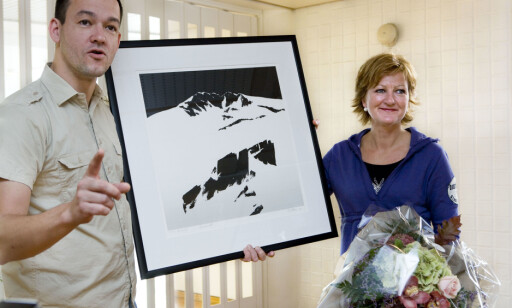 ERFAREN: Trude ble tildelt Kringkastingsprisen i 2008. Prisen ble overrakt av Håvard B. Øvregård og består bl.a. av et bilde laget av kunstneren Per Kleiva.
Foto: Berit Roald / SCANPIX ERFAREN: Trude ble tildelt Kringkastingsprisen i 2008. Prisen ble overrakt av Håvard B. Øvregård og består bl.a. av et bilde laget av kunstneren Per Kleiva.
Foto: Berit Roald / SCANPIX