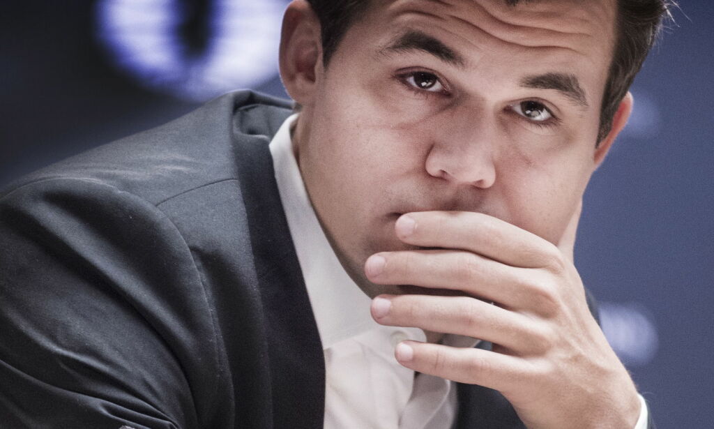 image: Profiler reagerer etter at Carlsen plutselig raste ut av salen: - Vis respekt