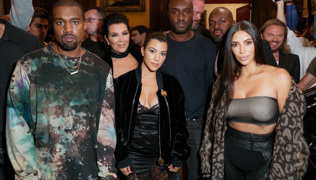 SAMMEN: Kanye West med Kris Jenner, Kourtney Kardashian og Kim Kardashian. FOTO: Scanpix SAMMEN: Kanye West med Kris Jenner, Kourtney Kardashian og Kim Kardashian. FOTO: Scanpix