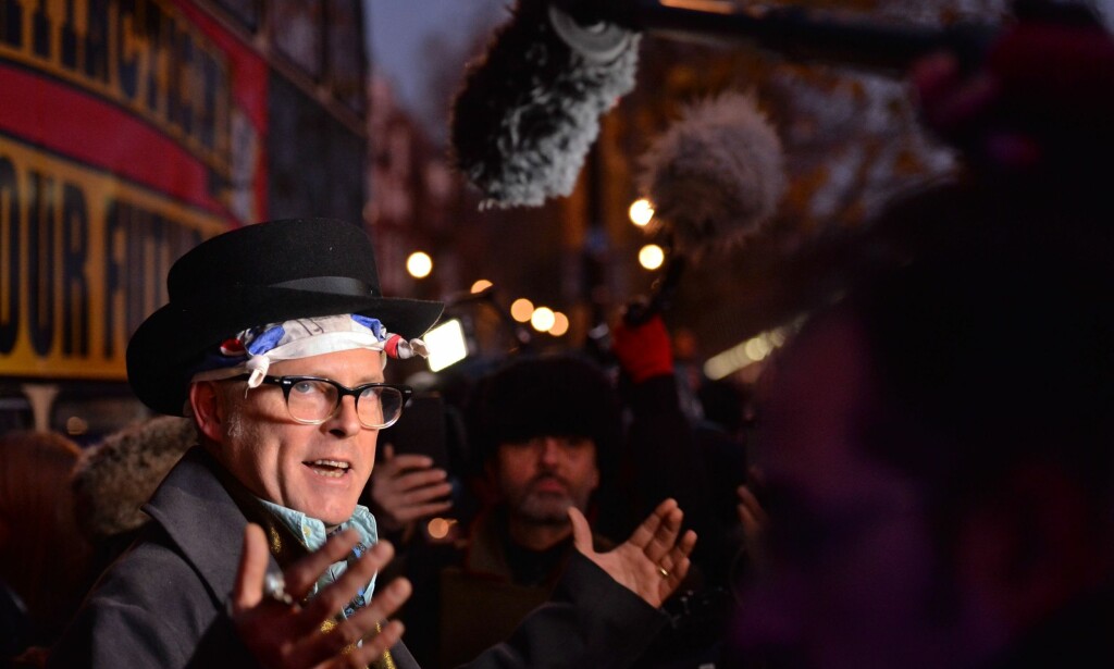 TALTE TIL PRESSEN: Undertøysentreprenør og sønn av avdøde Sex Pistols-manager Malcolm McLaren, Joe Corré, talte til publikum. Foto: NTB Scanpix TALTE TIL PRESSEN: Undertøysentreprenør og sønn av avdøde Sex Pistols-manager Malcolm McLaren, Joe Corré, talte til publikum. Foto: NTB Scanpix