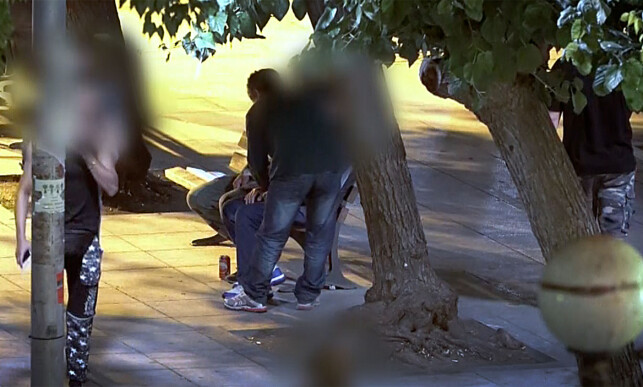 Park: I en park utenfor kjernen av Aten selger unge flyktninger sex for å overleve. Foto: CNN. Park: I en park utenfor kjernen av Aten selger unge flyktninger sex for å overleve. Foto: CNN.