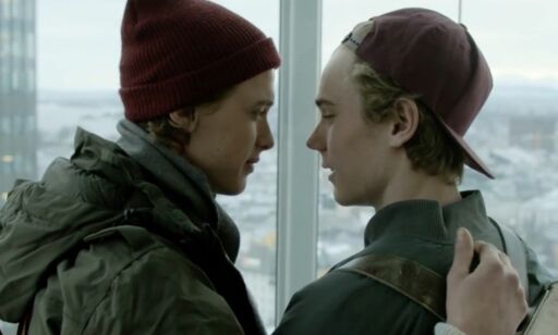 image: «SKAM» episode 8: Det starter så tilforlatelig. Litt tøysete puteprat kjærester i mellom. Og så skjer det.