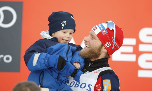 FEIRET MED SØNNEN: Martin Johnsrud Sundby feiret seieren sammen med sønnen Markus
Foto: Terje Pedersen / NTB scanpix FEIRET MED SØNNEN: Martin Johnsrud Sundby feiret seieren sammen med sønnen Markus
Foto: Terje Pedersen / NTB scanpix
