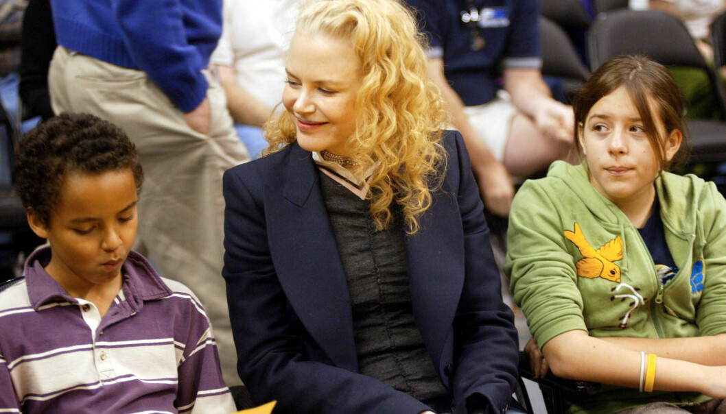 MINDRE KONTAKT: Det finnes få bilder av Nicole Kidman og barna Isabella og Conner. Her er de sammen på en Lakers-kamp i Los Angeles i 2004. Foto: NTB Scanpix MINDRE KONTAKT: Det finnes få bilder av Nicole Kidman og barna Isabella og Conner. Her er de sammen på en Lakers-kamp i Los Angeles i 2004. Foto: NTB Scanpix