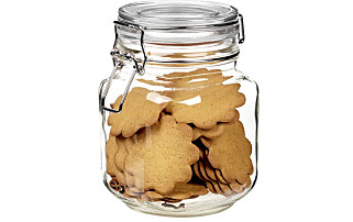 NAM: Hjemmelagde pepperkaker i en fin krukke blir en flott gave til jul. NAM: Hjemmelagde pepperkaker i en fin krukke blir en flott gave til jul.