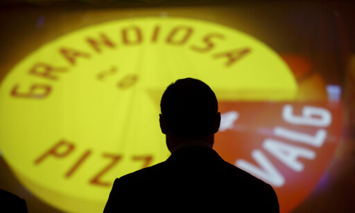 PIZZAVALGET: På Stranda tar de vare på minner som kampanjen "Pizzavalget". Kampanjen bidro sterkt til salgsvekst. Her står Kronprins Haakon for en lysende "valgplakat". Foto: Cornelius Poppe / NTB SCANPIX PIZZAVALGET: På Stranda tar de vare på minner som kampanjen "Pizzavalget". Kampanjen bidro sterkt til salgsvekst. Her står Kronprins Haakon for en lysende "valgplakat". Foto: Cornelius Poppe / NTB SCANPIX