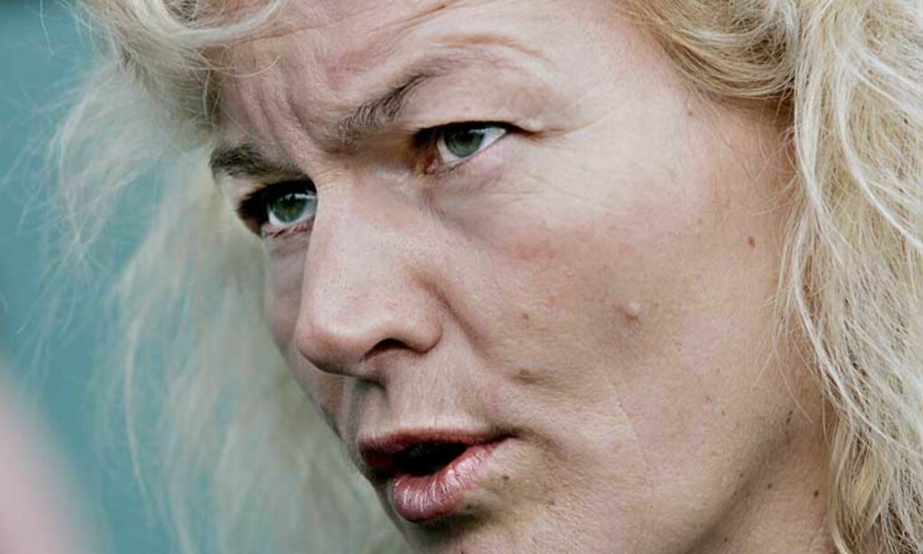 SLÅR TILBAKE: - Uten den nedbemanningen vi har gjennomført, hadde de økonomiske problemene i Forsvaret vært mye større, sier statsråd Kristin Krohn Devold. Foto: Hans Arne Vedlog SLÅR TILBAKE: - Uten den nedbemanningen vi har gjennomført, hadde de økonomiske problemene i Forsvaret vært mye større, sier statsråd Kristin Krohn Devold. Foto: Hans Arne Vedlog