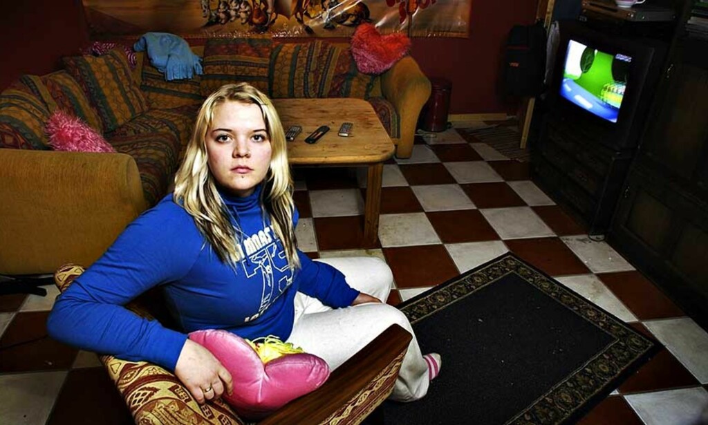 HADDE AVSKJEDSFEST: Her inne på dette rommet til Isabel Loor (18) i Greåker i Østfold, fikk en ungdomsgjeng i seg metanolsprit. - Vi skulle bare ha en avskjedsfest for en kamerat, sier Isabel. Foto: John Terje Pedersen HADDE AVSKJEDSFEST: Her inne på dette rommet til Isabel Loor (18) i Greåker i Østfold, fikk en ungdomsgjeng i seg metanolsprit. - Vi skulle bare ha en avskjedsfest for en kamerat, sier Isabel. Foto: John Terje Pedersen