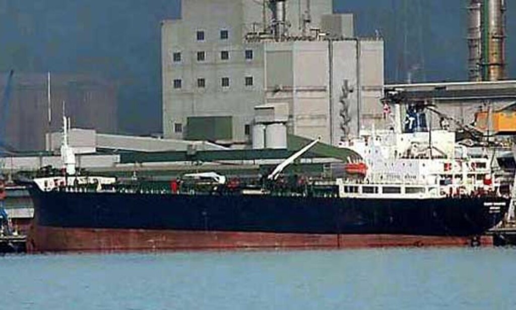 BRENNER I KVELD: Det norske tankskipet "Fjord Champion". Mannskapet er nå evakuert. Foto: Shipspotting.com BRENNER I KVELD: Det norske tankskipet "Fjord Champion". Mannskapet er nå evakuert. Foto: Shipspotting.com