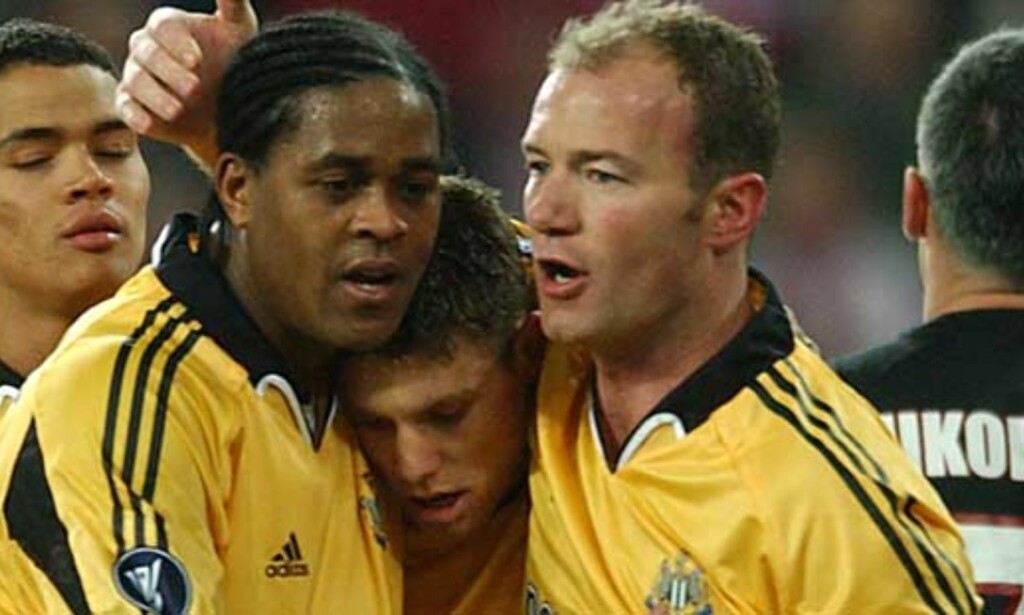 AVGJORDE: Patrick Kluivert og Alan Shearer var blant målscorerne for «The Magpies». FOTO: SCANPIX/AP AVGJORDE: Patrick Kluivert og Alan Shearer var blant målscorerne for «The Magpies». FOTO: SCANPIX/AP