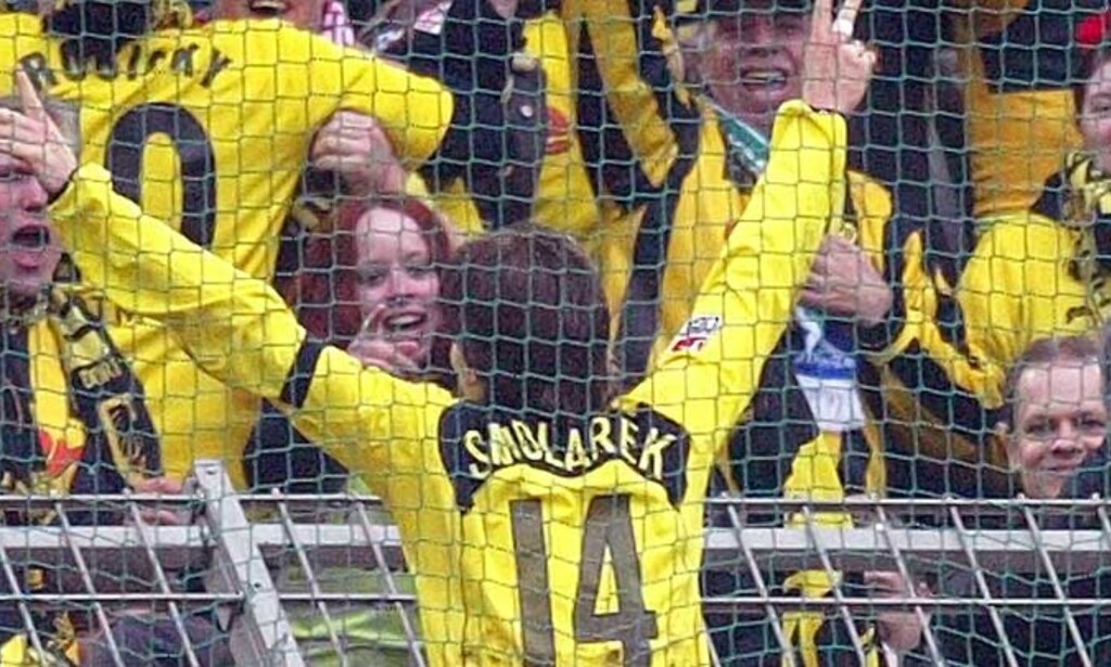 LEVER VIDERE: Dortmund-spiss Ebi Smolarek og fansen kan glede seg til kamper også i framtida. Foto: SCANPIX/REUTERS LEVER VIDERE: Dortmund-spiss Ebi Smolarek og fansen kan glede seg til kamper også i framtida. Foto: SCANPIX/REUTERS