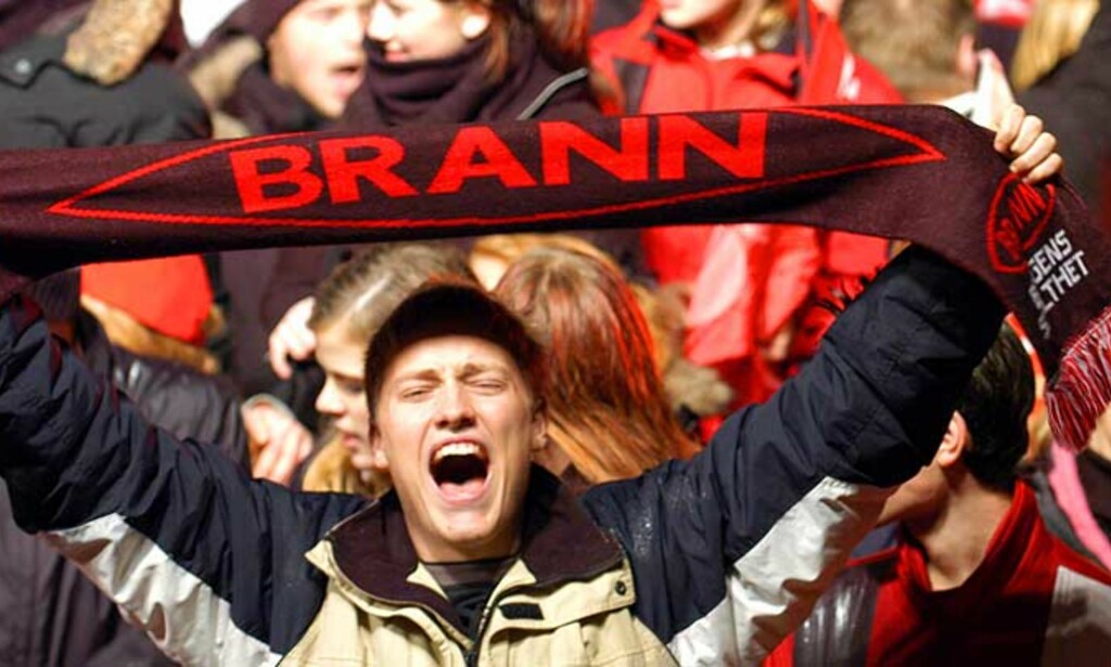 ØKT INTERESSE: Denne Brann-supporteren feirer cupfinalegullet i fjor. De fleste klubbene i Tippeligaen melder om dramatisk økning i antall solgte sesongkort. Foto: Scanpix ØKT INTERESSE: Denne Brann-supporteren feirer cupfinalegullet i fjor. De fleste klubbene i Tippeligaen melder om dramatisk økning i antall solgte sesongkort. Foto: Scanpix